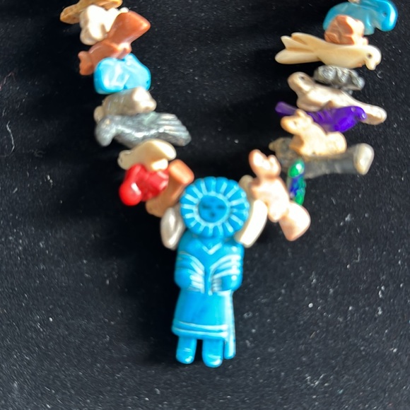 Native American Zuni Fetish Necklace - Picture 2 of 16